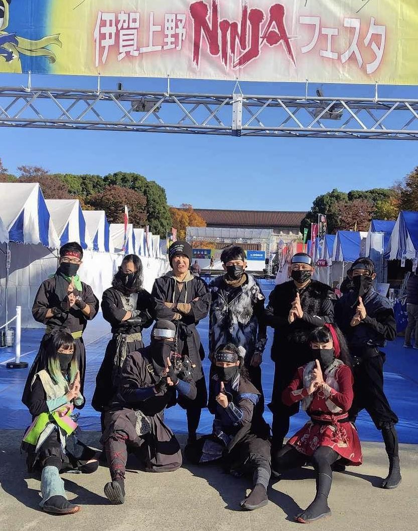 Ninja_Masuda's tweet photo. 11月21～23日に、上野恩賜公園にて「NINJAフェスタ」開催！　拙者は23日に、伊賀流忍者店のスタッフとして久しぶりに推参するので、お暇なら会いに来て I・NEED・YOU！　下記は休憩時間で不在。23日の店の終了は16:30です。（写真は以前のもので��）
×　11:30～12:00
×　13:30～14:00
×　15:30～16:00 https://t.co/OsfXIwi5Xg