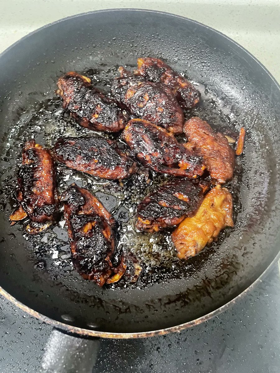 PennWokHei's tweet photo. Cola chicken wings (可乐鸡翅), attempt #1.

Step 1: low heat. Step 2: get distracted. Step 3: charcoal.

The recipe never warned me the wings would achieve enlightenment before I did. Ate them anyway. 🫡 https://t.co/LK3bIjv8uO