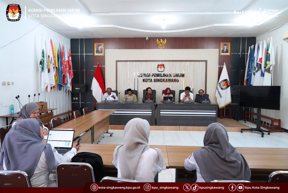 kpusingkawang's tweet photo. Rapat pleno ini menjadi bagian dari pelaksanaan Sistem Pengendalian Intern Pemerintah (SPIP) di lingkungan KPU Kota Singkawang, sekaligus sebagai ruang untuk melakukan pembahasan, evaluasi, dan penguatan pengendalian internal terhadap pelaksanaan tugas dan kegiatan. https://t.co/ZIJKc6GZGr
