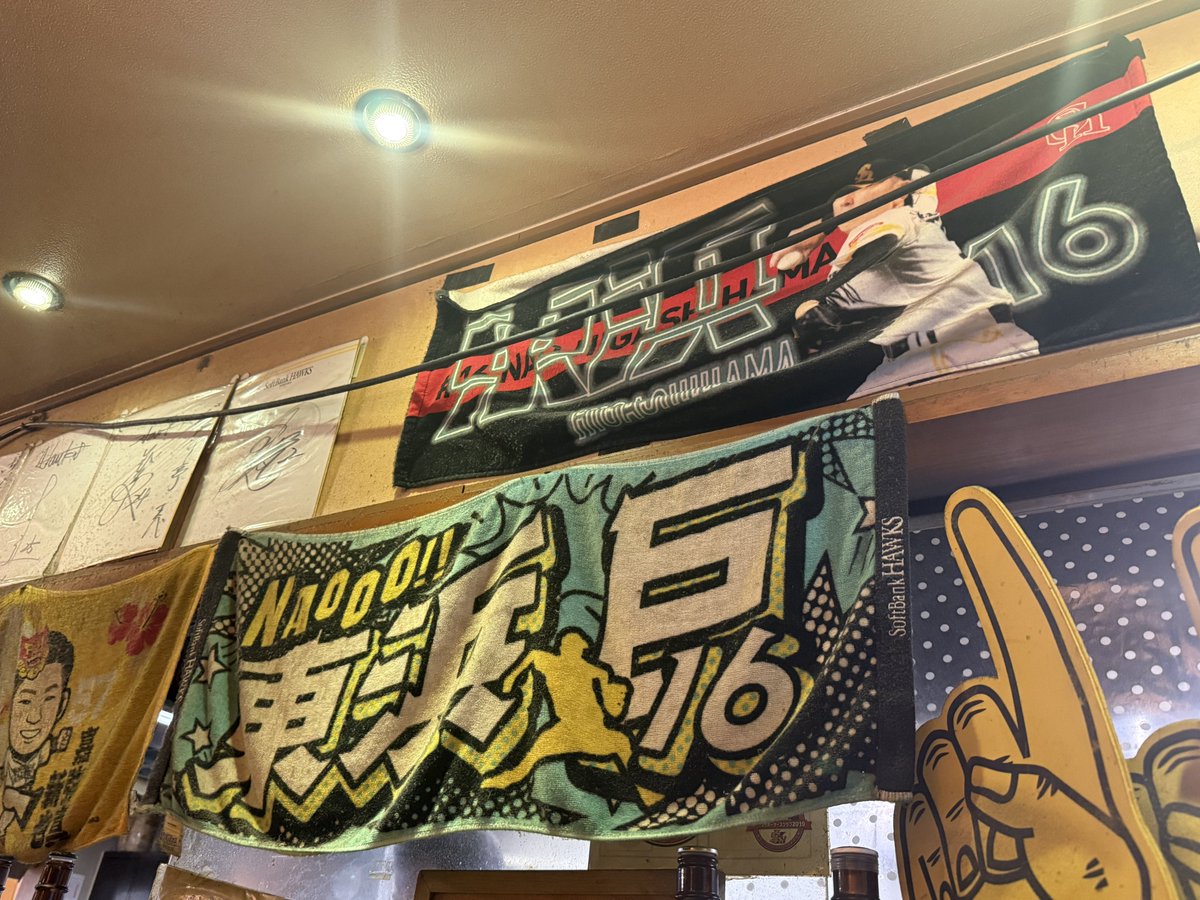 michsuzu's tweet photo. 秋葉原東のタカカラが10月末で閉店すると聞いて、名物のからーげ定食（から揚げ食べ放題付、1000円）を食べに来た

秋葉原にも、かつてはから揚げ食べ放題のお店がいくつかあったのですが、物価高で消えていき、タカカラも随分値上がりしてしまった。東京ど真ん中でのホークス推し店なのも貴重かも https://t.co/wBWEDCnK5V