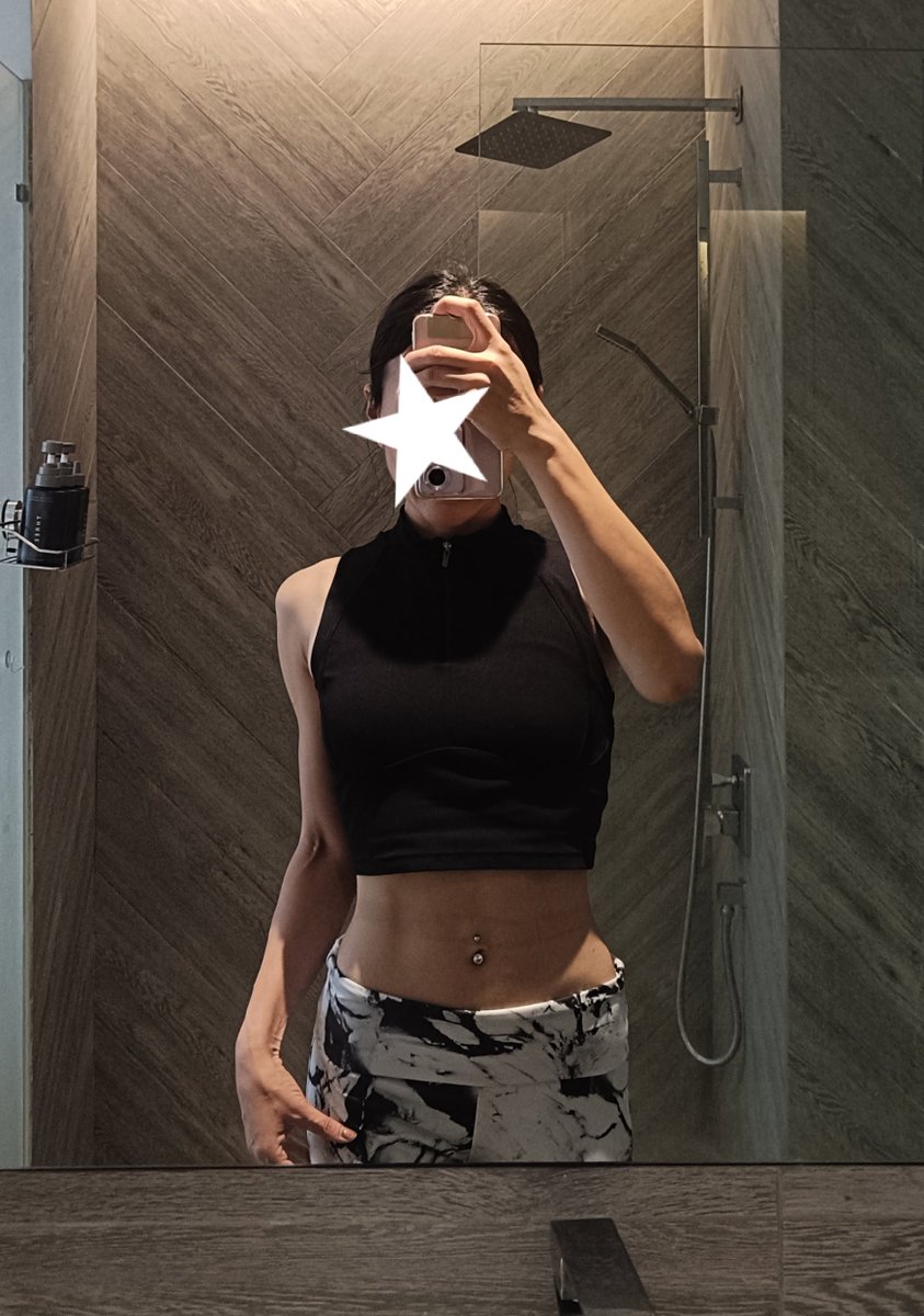 hana3diet's tweet photo. 6kmラン→スミスマシン
ジムユーザーに質問！今朝、スミスマシンのバーにぶら下がってる���性を見たんだけど、強度的に大丈夫なのかな？問題ない？🤔 https://t.co/iNLmPmaaUB