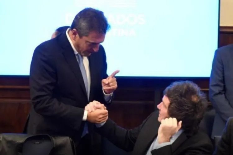BastaPosta's tweet photo. ¿Saben a quién no insulta Milei? https://t.co/dKRqMTtfy1