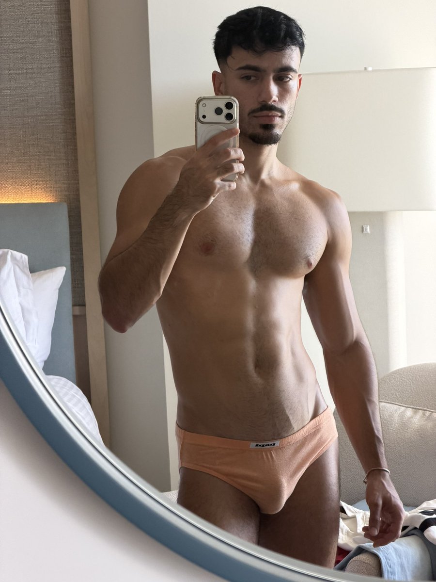 14jl10's tweet photo. Hot days in Miami https://t.co/f7ZbhD7pWI