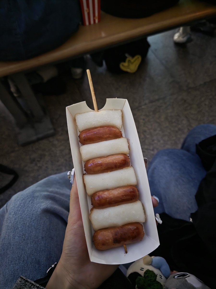 2212_C_'s tweet photo. 롯데월드에 혹시 먹으러 갔던가? https://t.co/3ShIBfYJBm