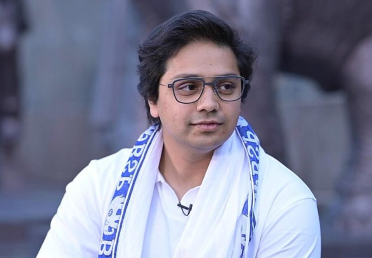 Himanshubsp's tweet photo. कल माननीय बहन @Mayawati द्वारा श्री  @AnandAkash_BSP जी को पुनः वापसी एवं राष्ट्रीय संयोजक की जिम्मेदारी दी। उसके लिए उन्हें बहुत-बहुत बधाई, और माननीय बहन जी हार्दिक आभार https://t.co/GQjnCS1hr7