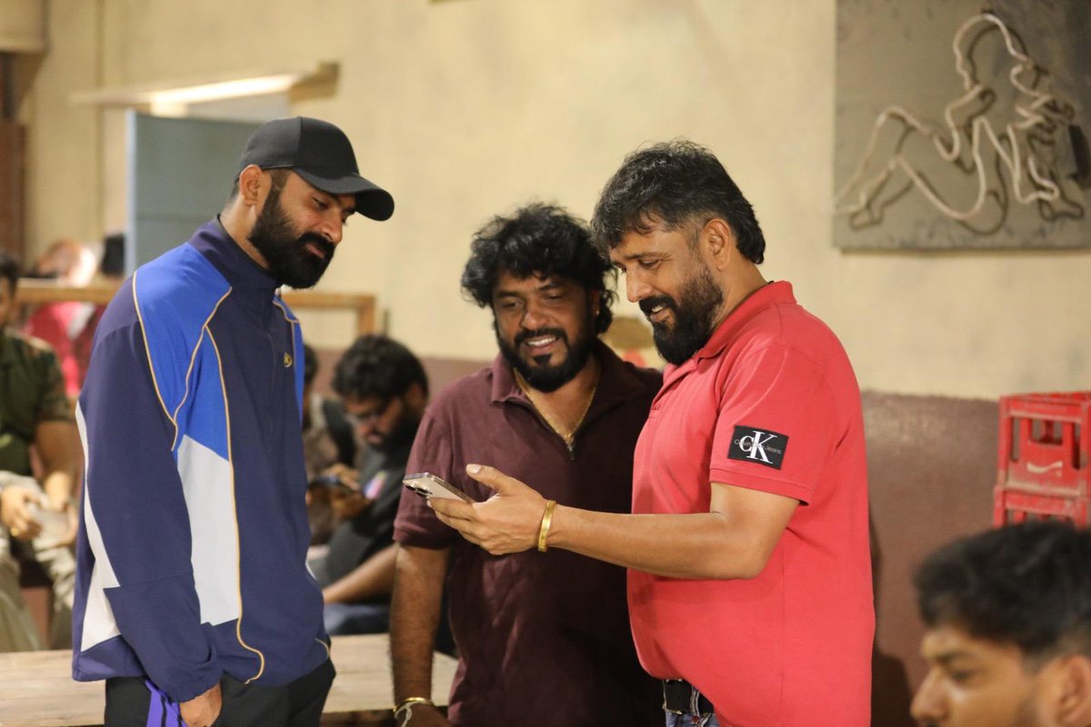 KannadaScreens's tweet photo. ‘ಫಾರೆವರ್’ಗೆ ಎರಡನೇ ಹಂತದ ಚಿತ್ರೀಕರಣ ಮುಕ್ತಾಯ
ಯೋಗಿ, ಆಕಾಂಕ್ಷಾ ರಾವ್ ಅಭಿನಯದ ಚಿತ್ರ
@PRO_SVenkatesh @R_Chitravani @PROPavanvenkat
#KannadaScreens #Sandalwood #Forever #LooseMaada #Yogi #RaviVerma #MuraliMaster #AkankshaRao https://t.co/hrPdke4tcY