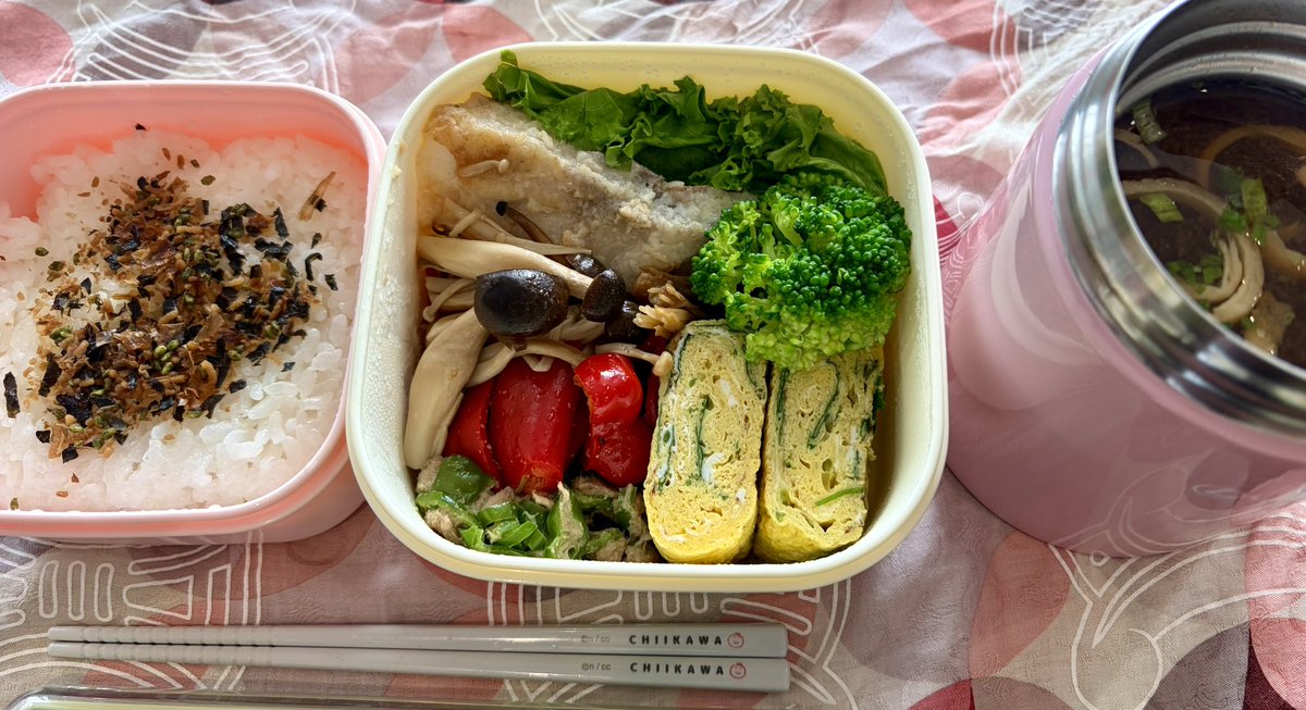 ayaneko_0805's tweet photo. サラメシ

鱈ムニエル
キノコソテー
赤ピーマンの焼き浸し
ピーマンとツナのめんつゆナムル的なもの
三つ葉入り卵焼き
野菜たち https://t.co/o42DCS0oxt
