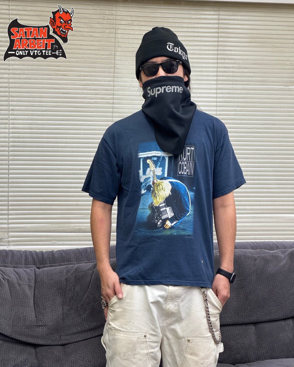 Devilsway_corp's tweet photo. Kurt Cobain '00 The End of Music VTG Tee
こちらは私物になります

ネイビーのやれた質感とプリントのクラック
共にたまらない個体です

ネイビーやレッドといったカラーがフェードした個体は本当にいい味が出ます

インナーに着ても抜群の存在感です

#nirvana
#kurtcobain
#supreme
#chromehearts https://t.co/lHp7tj3jhE