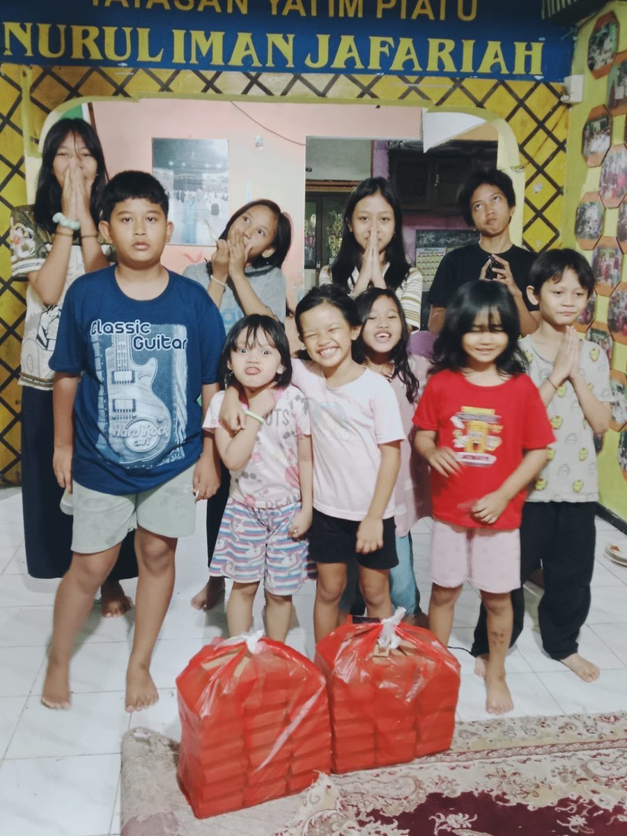 lesdeaux's tweet photo. haloo temen2, ibuku punya mikro umkm dirumah, jual nasi katsu &amp; nasi bakar, terima orderan jumat berkah dan bisa dibagikan serta diberikan dokumentasinya nanti, insyaallah amanah! mohon bantu ramein ya temen2🙏karena ini satu2nya income untuk survive in this economy🥹 https://t.co/02W2RQoFYi