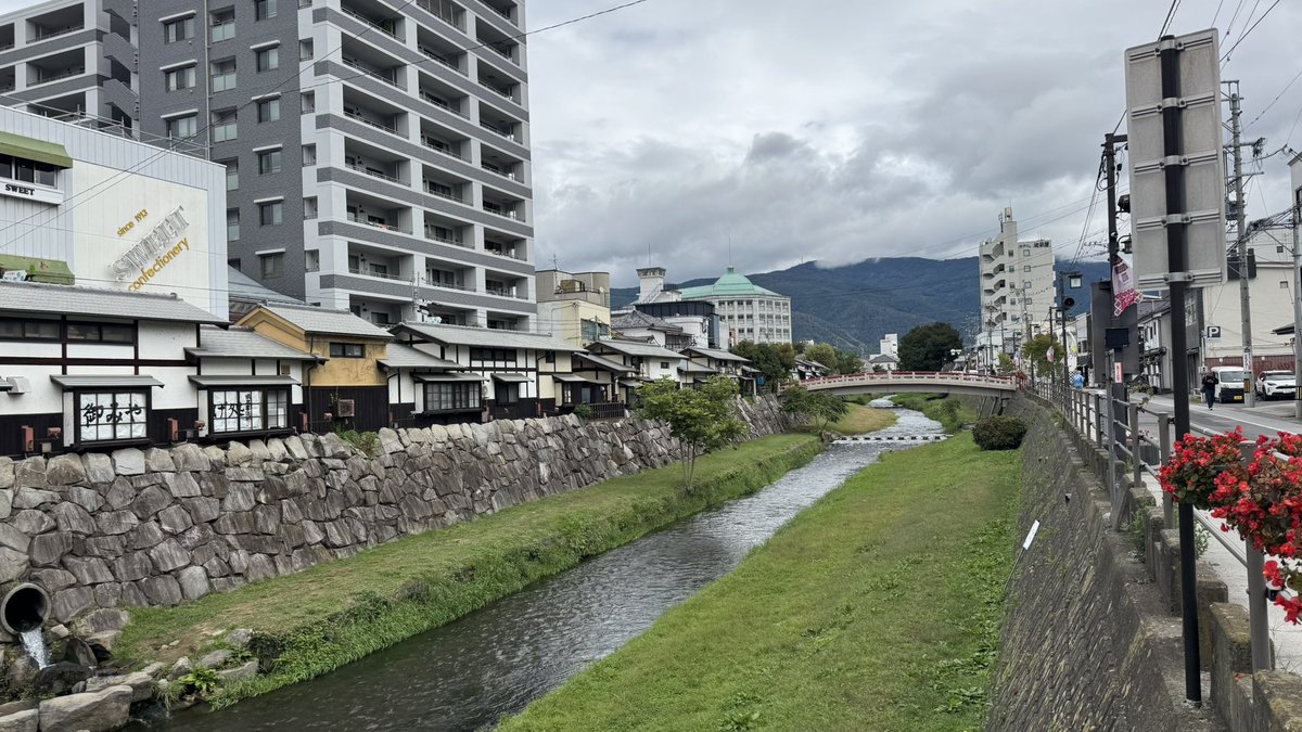 nipponsousei_tv's tweet photo. 信州松本、本当に美しい町だ。
平日でも活気があって、地方都市の理想系といった印象。
涼しい気候と豊かな自然が、どこか盛岡を彷彿とさせる。 https://t.co/vyO1w7vcN5