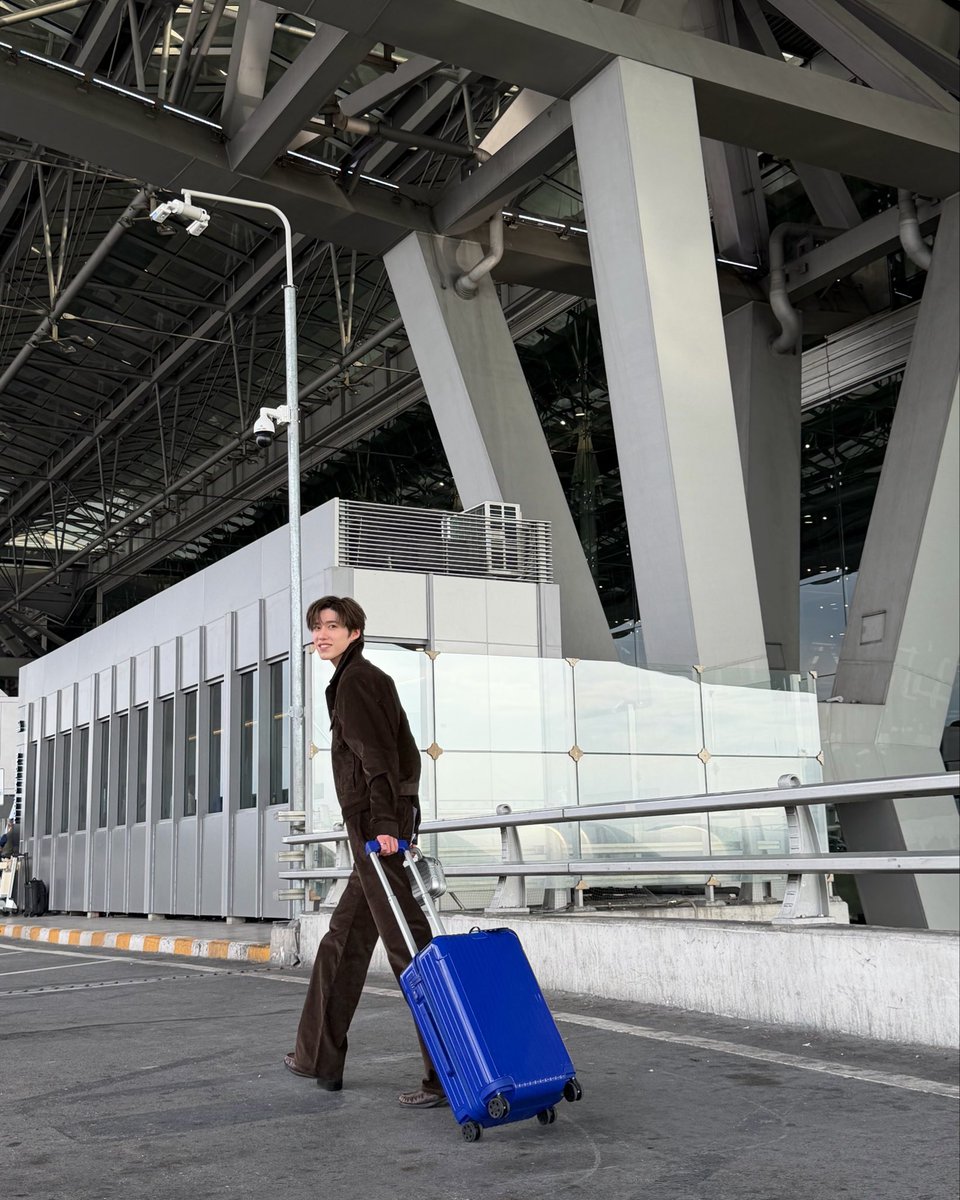ppkritt_fc's tweet photo. PP KRIT Just Posted on Instagram 🤍  
Date: 06.10.2026   

Heading to Seoul✈️💙 @RIMOWA

#RIMOWA #PPKritt
#RIMOWAEssential 
#RIMOWAColours

🖇️ https://t.co/Ll10g3woot https://t.co/pC6p2MDive
