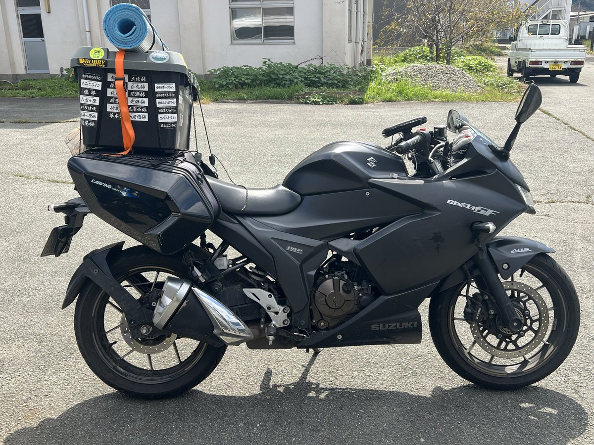 FREEDOM1987943's tweet photo. 千葉県から日本一周中の少年がジクサーで飛び込んで来た😊

クラッチワイヤー切れ、在庫ある訳も無く違う車両のワイヤーを切断しタイコ付けて復活‼️

お気を付けて旅を楽しんでね♪
ありがとうございました🙇 https://t.co/x3HA3xmUYf