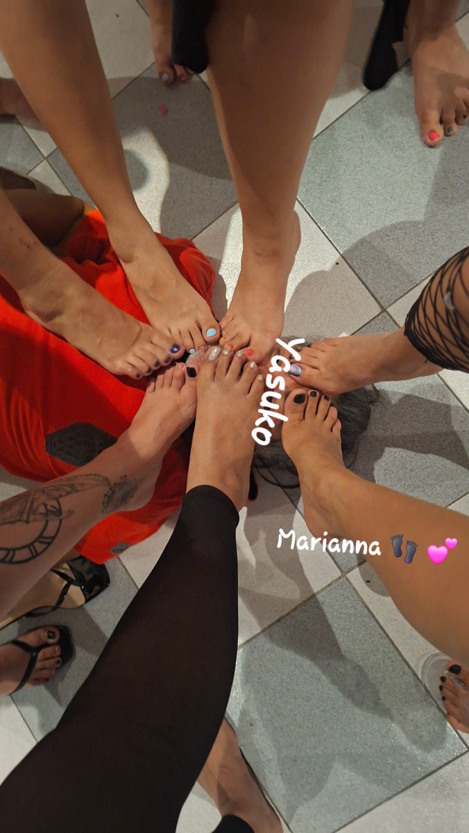 MaryAnnMarPer's tweet photo. Y con el anfitrión @Yasuko_tcklr p13c1t0s y más p13c1t0s 😍👣💕
#fetichistas #feetfetısh #feetonface https://t.co/hHLFh27RV4