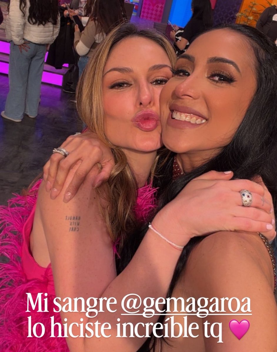 teamdania_'s tweet photo. Gema con Cynthia Urías☺️🪩 https://t.co/amSXxXkrGp
