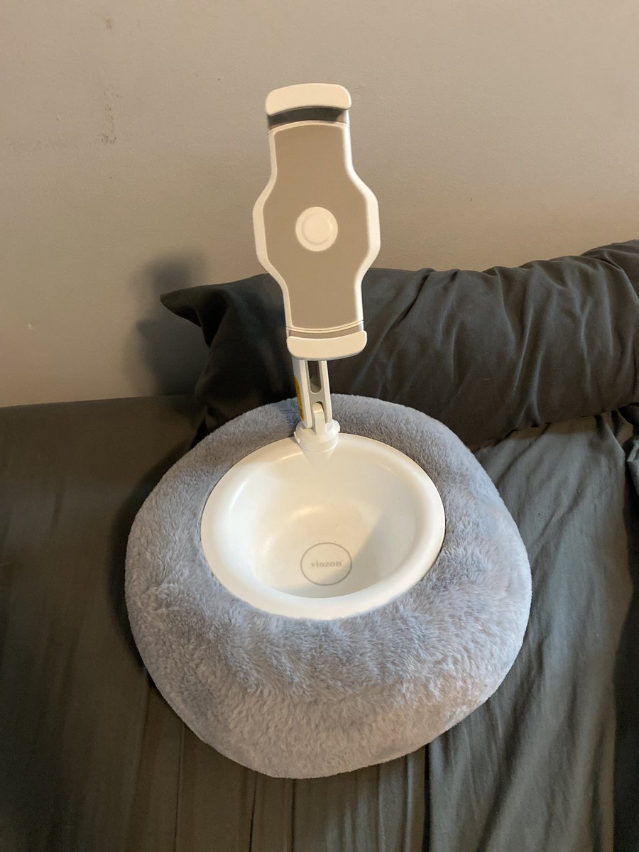 CheeseyAbdl's tweet photo. @Pinkincutebaby I found one of these at a thrift store one day, and it is a miracle worker! It’s like a pillow bowl phone holder, but it works really well if you wanna film or take pictures on your bed. https://t.co/BzelDNX3vd