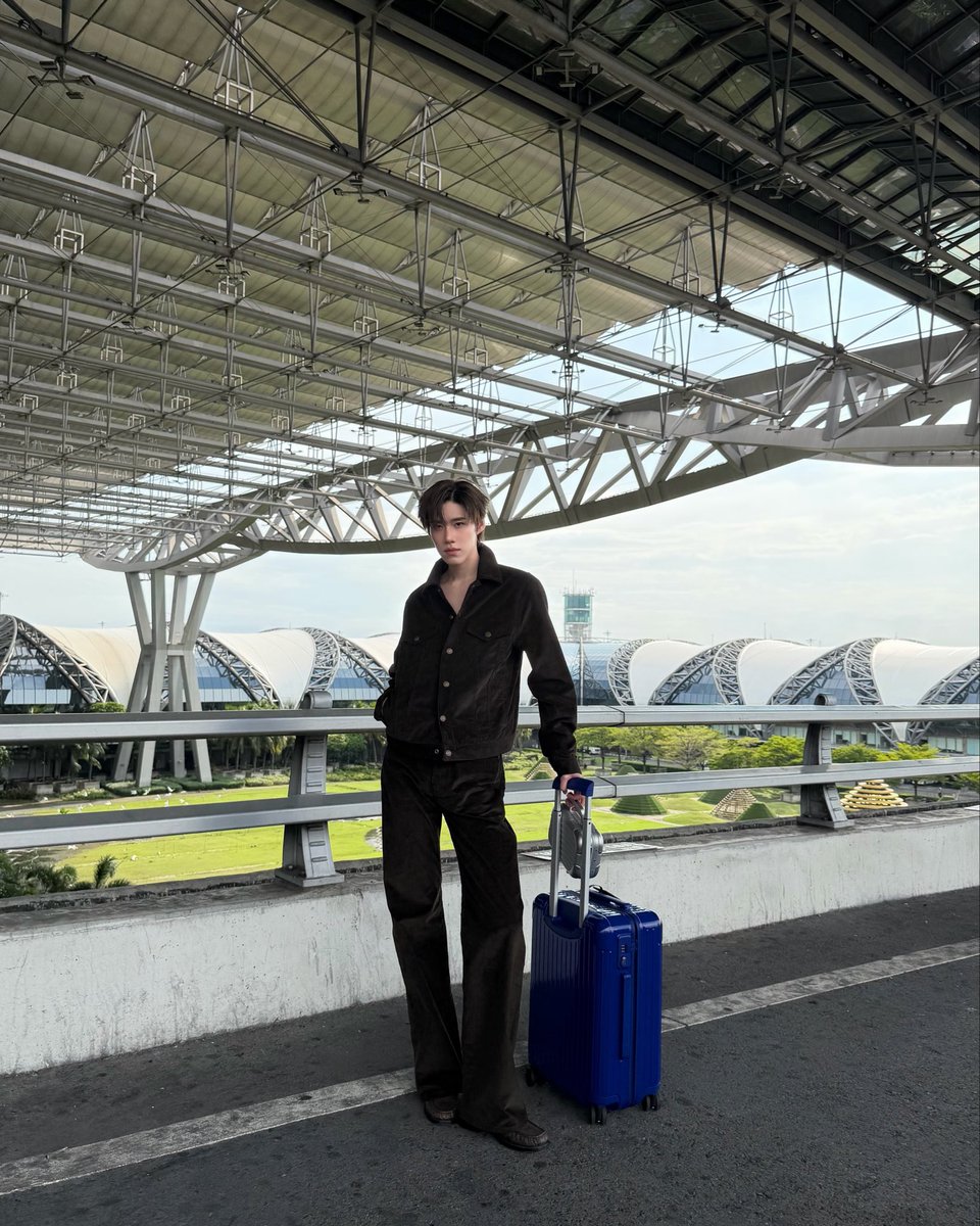 ppkritt_fc's tweet photo. PP KRIT Just Posted on Instagram 🤍  
Date: 06.10.2026   

Heading to Seoul✈️💙 @RIMOWA

#RIMOWA #PPKritt
#RIMOWAEssential 
#RIMOWAColours https://t.co/cEyY9hizrw