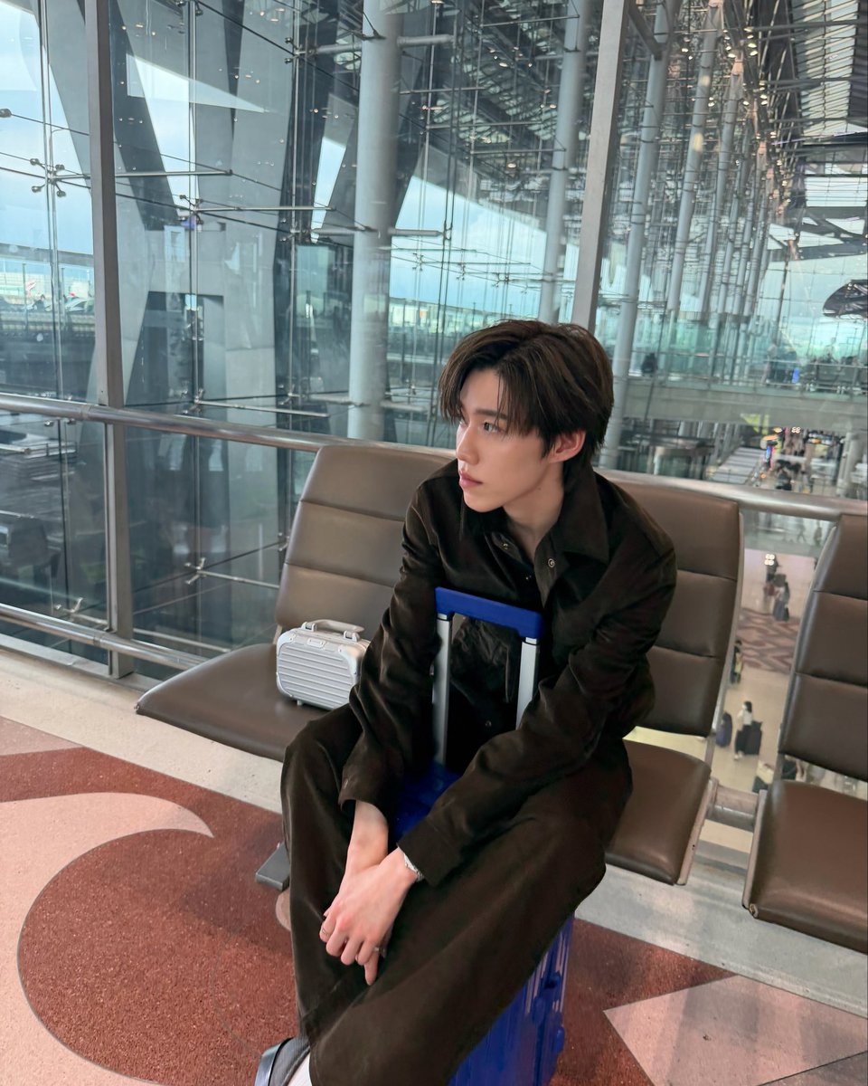 ppkritt_fc's tweet photo. PP KRIT Just Posted on Instagram 🤍  
Date: 06.10.2026   

Heading to Seoul✈️💙 @RIMOWA

#RIMOWA #PPKritt
#RIMOWAEssential 
#RIMOWAColours https://t.co/cEyY9hizrw