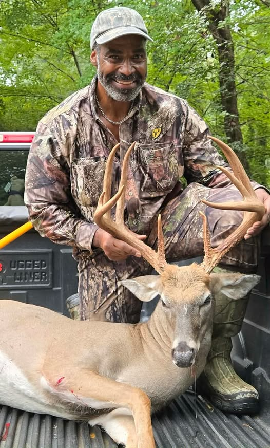 nchuntnfish's tweet photo. Check out James Sims and his 10 point buck that he got in Guilford County, NC! #GuilfordCounty #Carolinas #CarolinaSportsmanMagazine #Carolina #Outdoors #Hunting #Hunt #DeerSeason #Deer #WhitetailDeer #Buck #NorthCarolina #CarolinaSportsman https://t.co/6Jks6d4woc