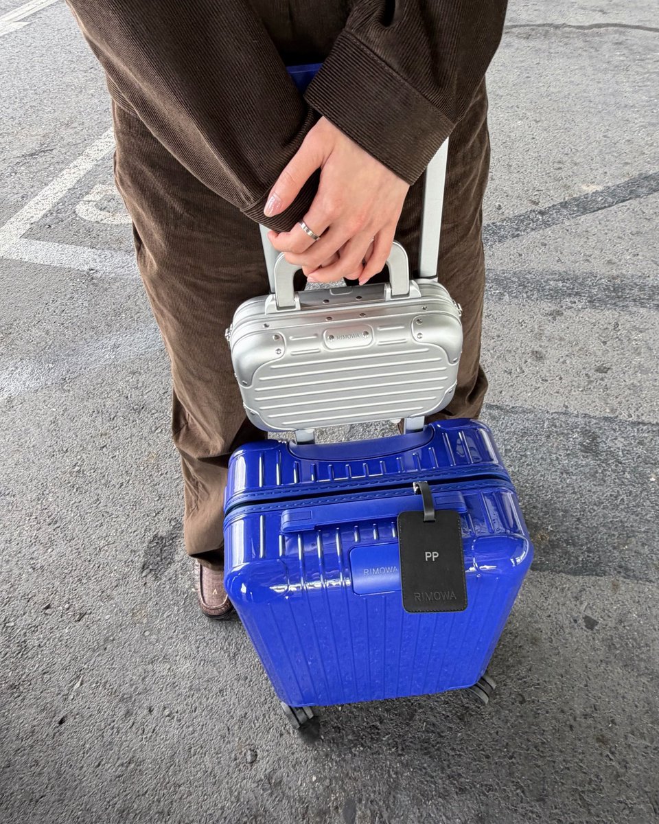 _muffinp's tweet photo. เบบี๋มี Airport Look กับ Rimowa ด้วย หล่อมานิ่คับ!!💙

#PPKritt #RIMOWA @rimowa 
#RIMOWAEssential #RIMOWAColours https://t.co/zIoydItYVQ