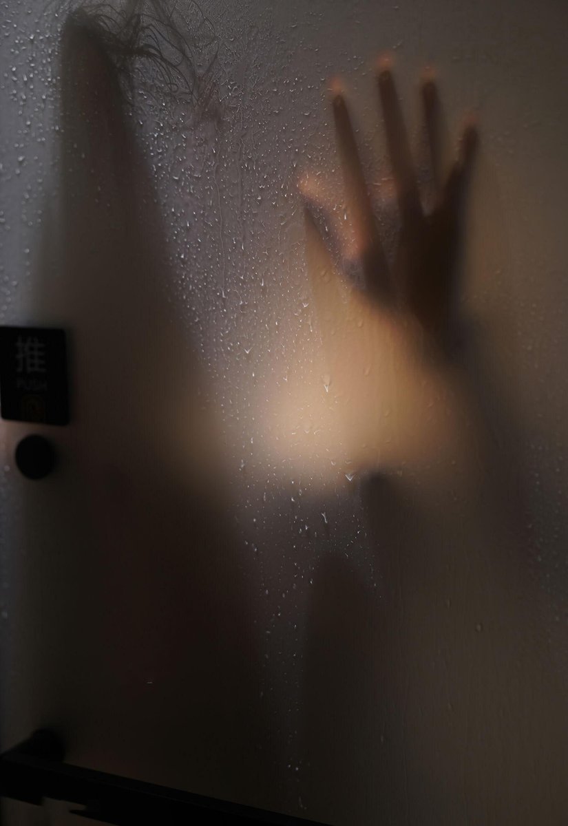 ONE_sexy_9's tweet photo. Getting a feel for what’s behind the foggy glass… and maybe a bit of mystery too.  
#MysteriousVibes #FoggyViews #ShadowPlay #OneStudio https://t.co/Vj81vmtI7S