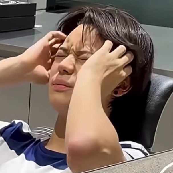 ryulicious_'s tweet photo. shotties manusia-manusia kuat, september digempur memkit, oktober tiba-tiba muncul ls, november keluar album berbagai versi itu

😭😭😭😭 siapkan kantong kalian https://t.co/Oftq35YRd7