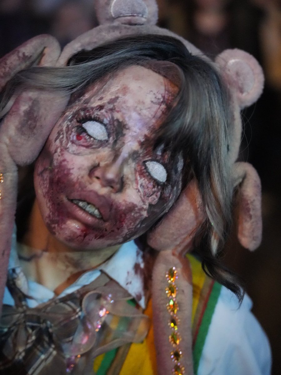 smaphoto_usj's tweet photo. ／
ハロウィーン・ホラー・ナイト
ストリート ゾンビ
＼

人間だったときの記憶とともに。

#USJファン #ホラーナイト #ホラナイ #ゾンビ #ギャルゾンビ https://t.co/R63jmYtXlp