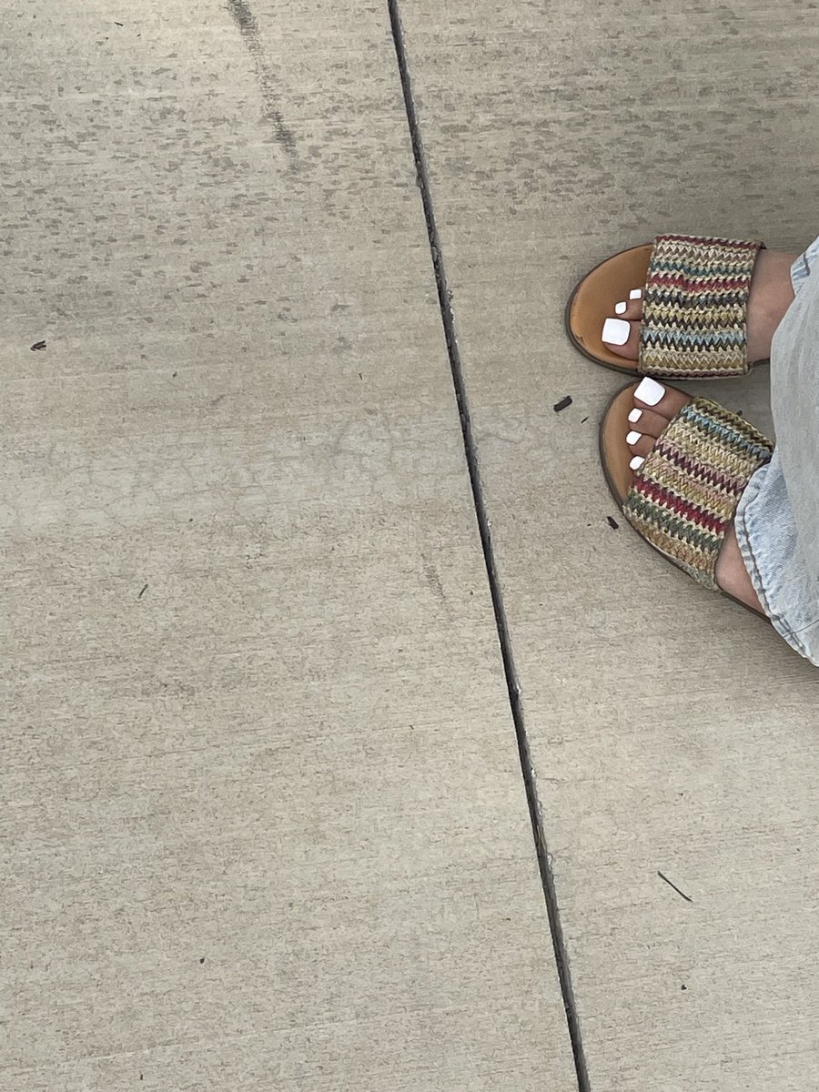 Goonerboy3946's tweet photo. @Leothecatcher hmu if you got toes or soles or ass candids https://t.co/8zWl5VVfk4
