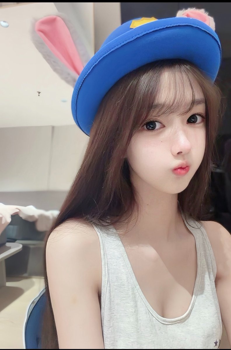 SamuelG68644660's tweet photo. 中午11:15新拍的

有人想要锐评一下我20岁的福嘛😌

（拒绝人机）赶紧看，我要删了

真没有🚪流言2我真给呀 https://t.co/seK0KJ2GGo
