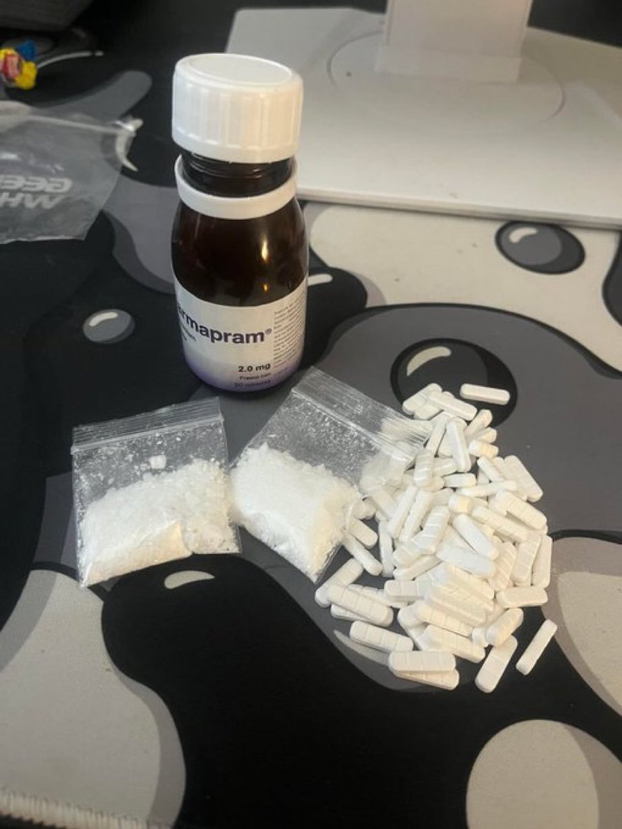silent_qua's tweet photo. Alprazolam has short-acting anxiolytic (anti-anxiety) benzodiazepine effects. Primary effects include euphoria, drowsiness, sedation, a decrease in social inhibitions, intense relaxation, and a sense of calm. #drugtwt #xanax https://t.co/KYIGg9v9UV