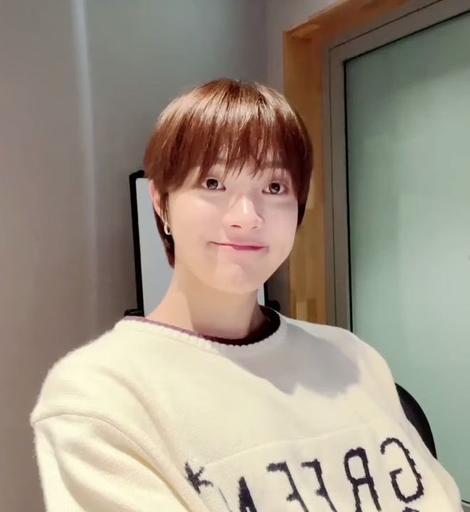euijjooo's tweet photo. EJEE YOU LOOK JUST LIKE YOUR MOMMY https://t.co/UrTQlDCrBW