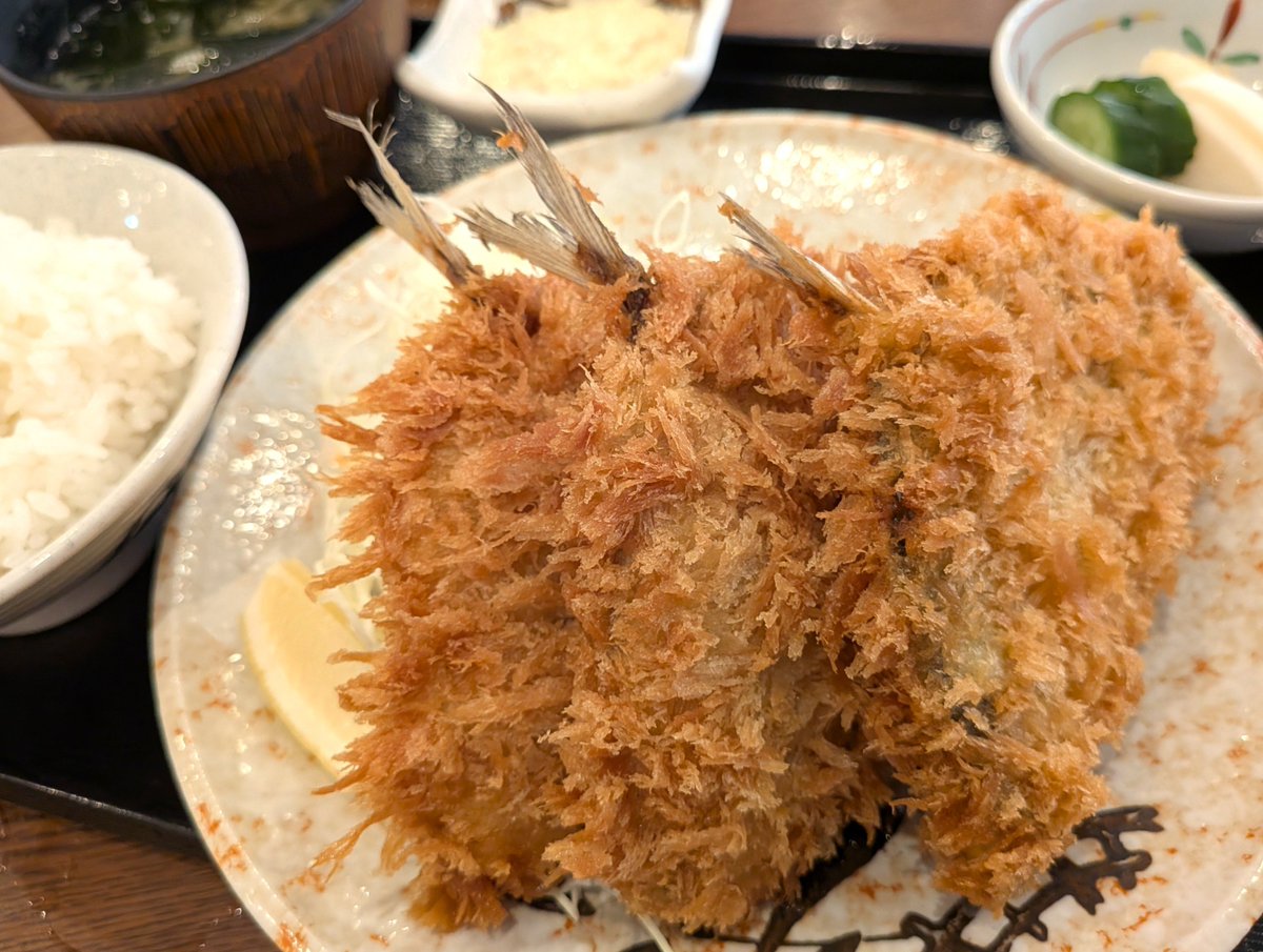 yahalog's tweet photo. お昼はアジフライ定食、海老フライも追い注文でおいしくいただきました☺💕✨👍️！
〈ブログも更新しました！〉
【ときわ食堂@巣鴨】老舗食堂で人気のツートップ、海老フライ＆アジフライ定食を楽しむ！
https://t.co/J5oT4O5Q7X https://t.co/GbQS7NpwfX