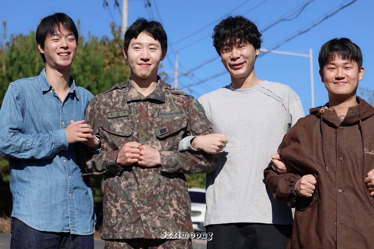 5zzimoong's tweet photo. 261006 #라쿠나 
이제 같이 라놀하자~~♫⋆｡♪ ₊˚♬ﾟ. https://t.co/KG3Q6IdcJn