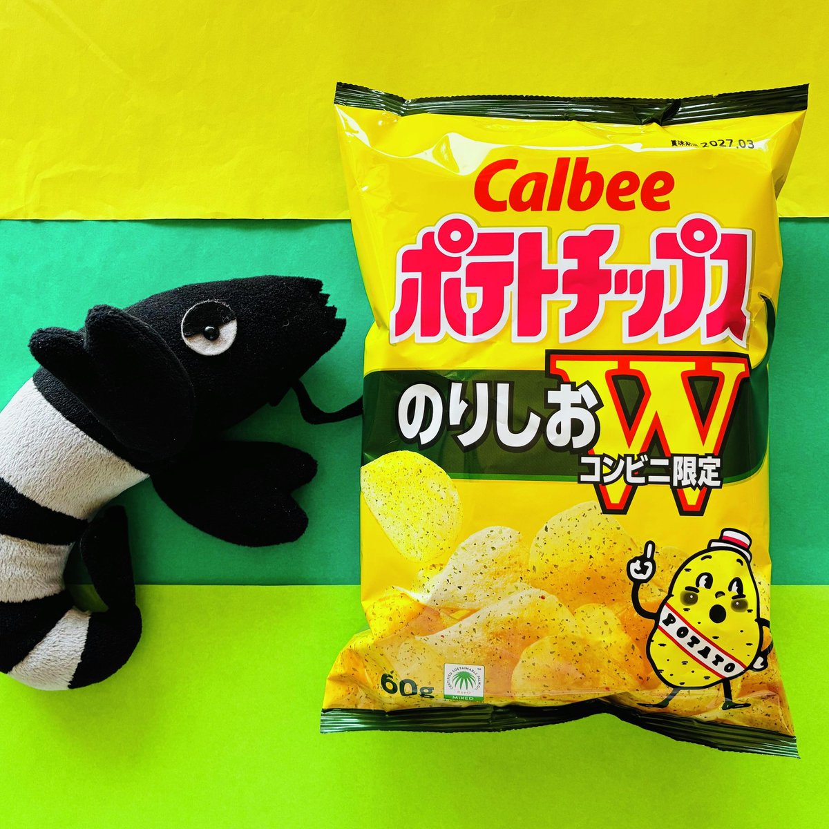 Calbee_JP's tweet photo. 📢のり好きさんに届けー！
「ポテトチップス のりしおＷ」

定番の味「ポテトチップス のりしお」ののりの風味を2倍に😉見た目も風味も2倍楽しめる🙌
全国のコンビニで販売中🏪

💡カルビー「ポテトチップス のりしお」は発売50周年を迎えました！
▶️https://t.co/nzF9U8U7sG https://t.co/KpE82aBjNX
