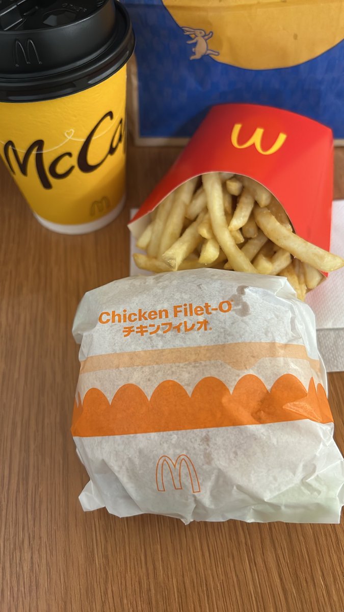 Yuya_Grace's tweet photo. お昼はチキンフィレオ🍔
食べ納めしとかないとね…！！ https://t.co/oZOEjodEGe