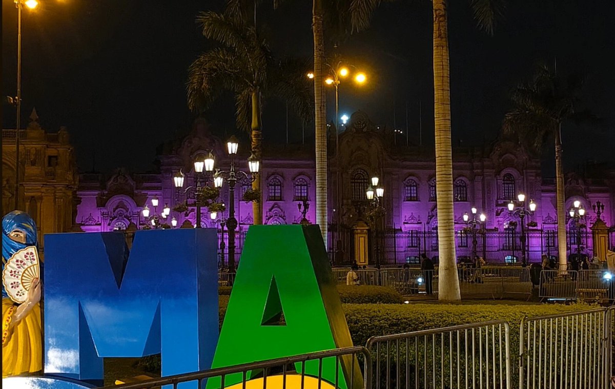 sbmarby's tweet photo. La Plaza de Armas también estuvo de morado 😭😭💜💜💜 https://t.co/xeiW7A59FS