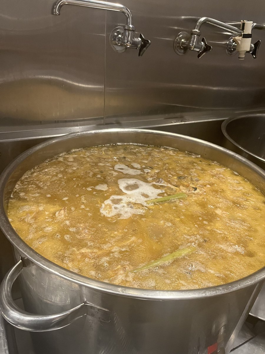 RamenFeeL's tweet photo. 久しぶりにでかい寸胴でラーメン仕込みました🍜
来週12日世田谷でお待ちしております！！！
厨房を貸してくださった 麺ふじさきさん
真空機を貸してくださったDURAMENTEIさんありがとうございました🙇
Ramen FeeL 3周年でつくった
Tokyo
を今の形でお作りします
詳細は追って、宜しくお願い致します！ https://t.co/xbm5lWVJ4M