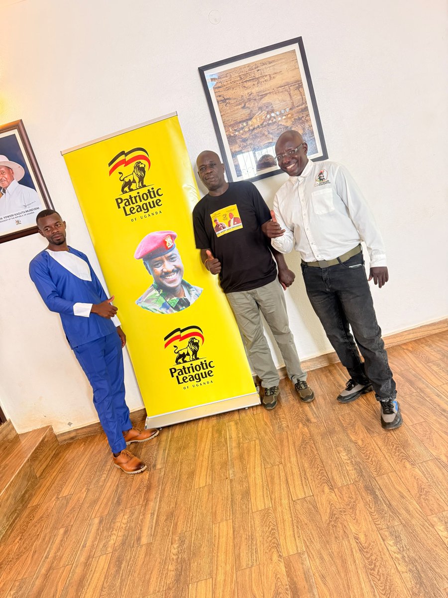 ApolloKafoogic's tweet photo. Kafooko igga Apollo PO 171
With Moblisers from westnile. And western at PLU office Naguru https://t.co/C1wEBDcWDs