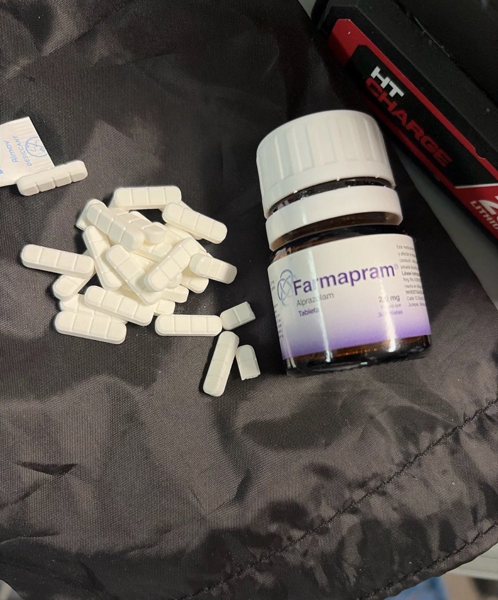 silent_qua's tweet photo. Who else prefer 30ct to 90ct? #drugtwt #drugs #xanax #xanman https://t.co/ubvleYC37w
