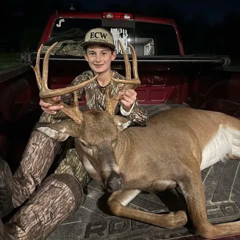 nchuntnfish's tweet photo. Reed Peake with his 185lb, 9-point buck he killed in Kershaw County, SC! #Carolinas #CarolinaSportsmanMagazine #Carolina #Outdoors #Hunting #Hunt #DeerSeason #Deer #WhitetailDeer #Buck #SouthCarolina #CarolinaSportsman #KershawCounty https://t.co/hnHXiX2YnX