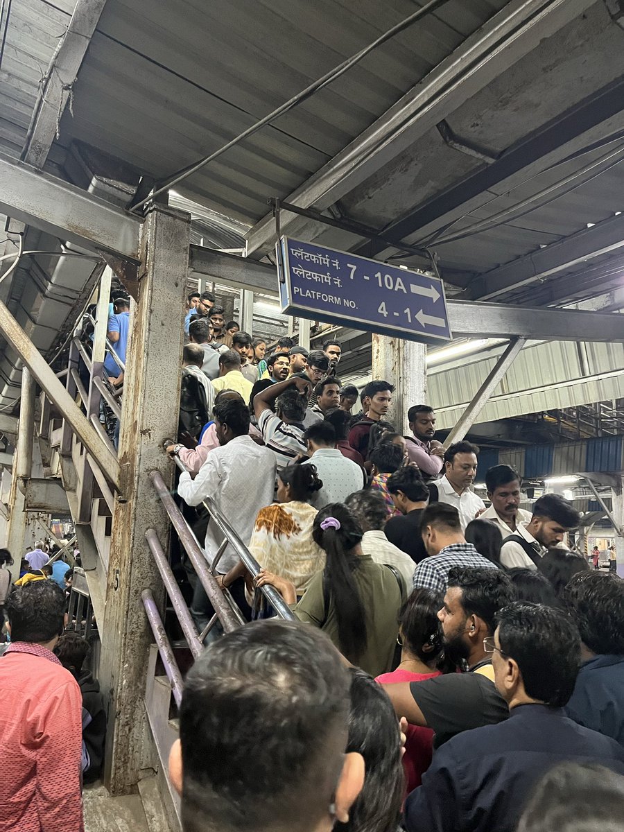 bhaumikgowande's tweet photo. This is Saint-Denis Pleyel metro station in Paris, built to handle a daily footfall of 250,000 vs Thane Rly station that currently handles a footfall of 800,000 daily.

The built environment is politics made visible and it speaks who the govt serves by what it chooses to build. https://t.co/43POKei1NS