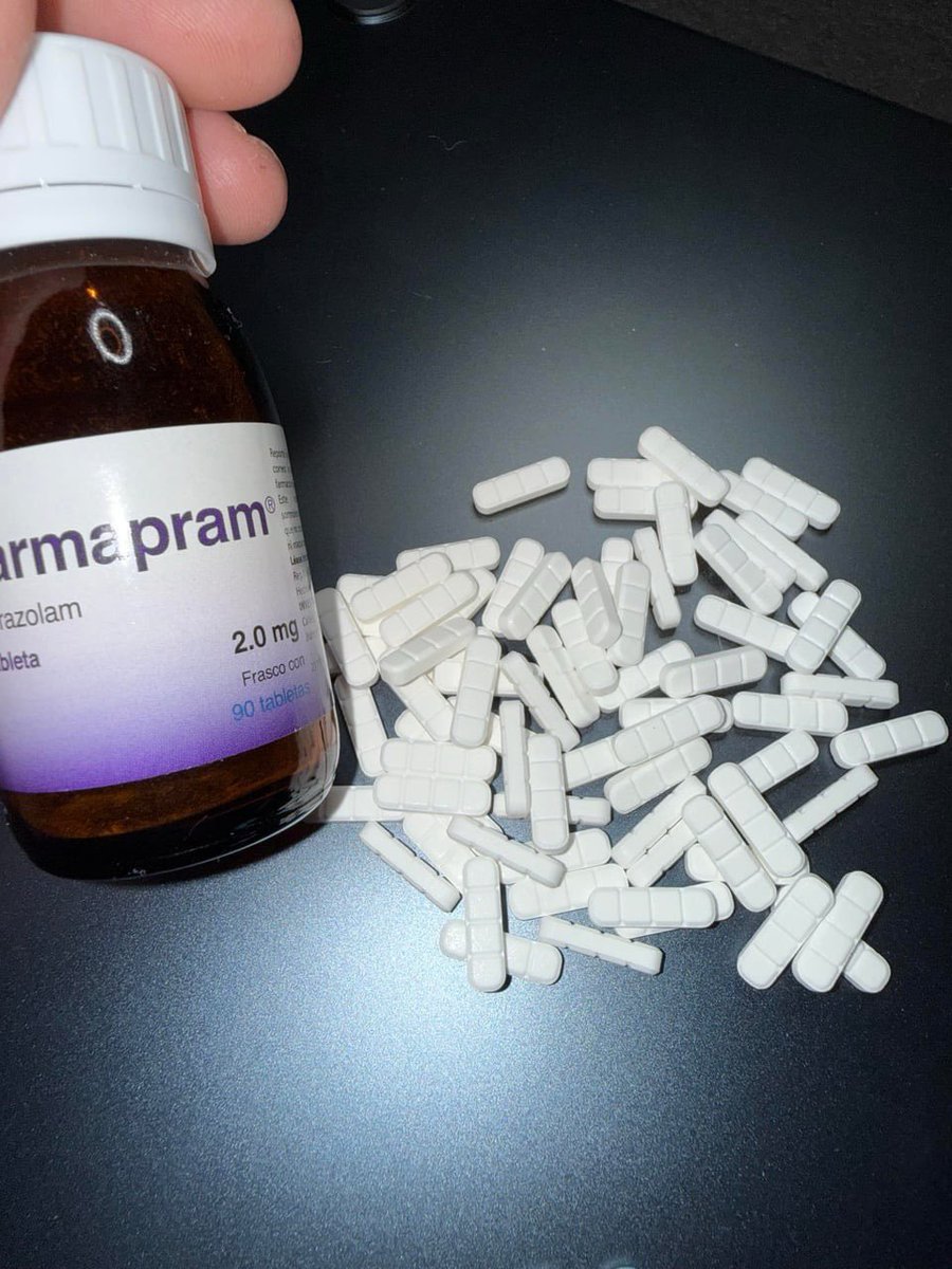 silent_qua's tweet photo. Nice lil Xanax stash #drugtwt #xanax #xantwt https://t.co/S7NDKawadb