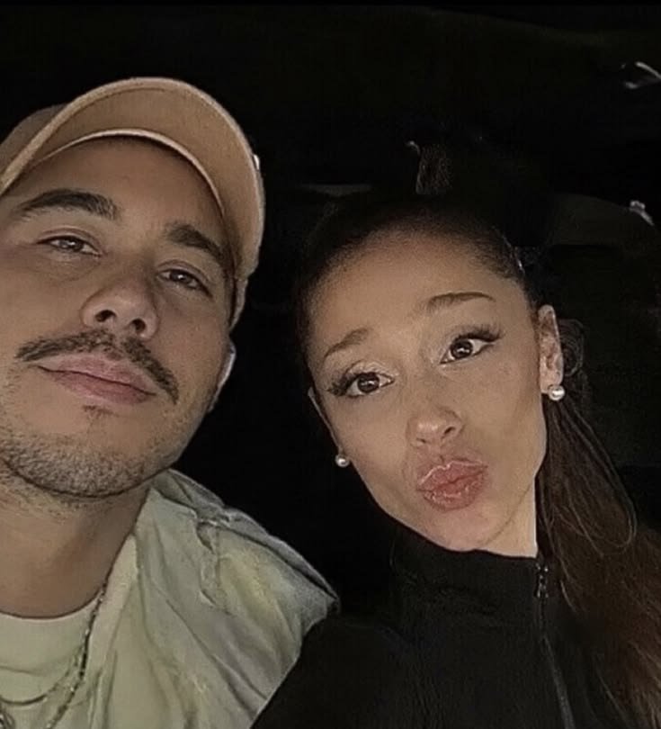 impickinpetals's tweet photo. remember when ariana took the "2026 is the new 2016" too seriously and got back with ricky https://t.co/AubiSrmDQn