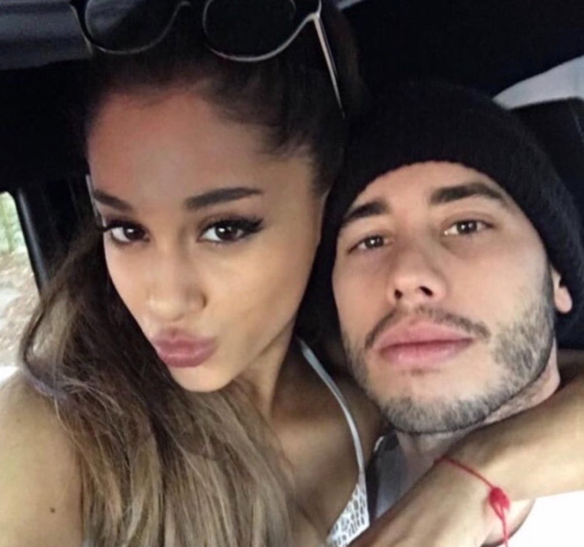 impickinpetals's tweet photo. remember when ariana took the "2026 is the new 2016" too seriously and got back with ricky https://t.co/AubiSrmDQn