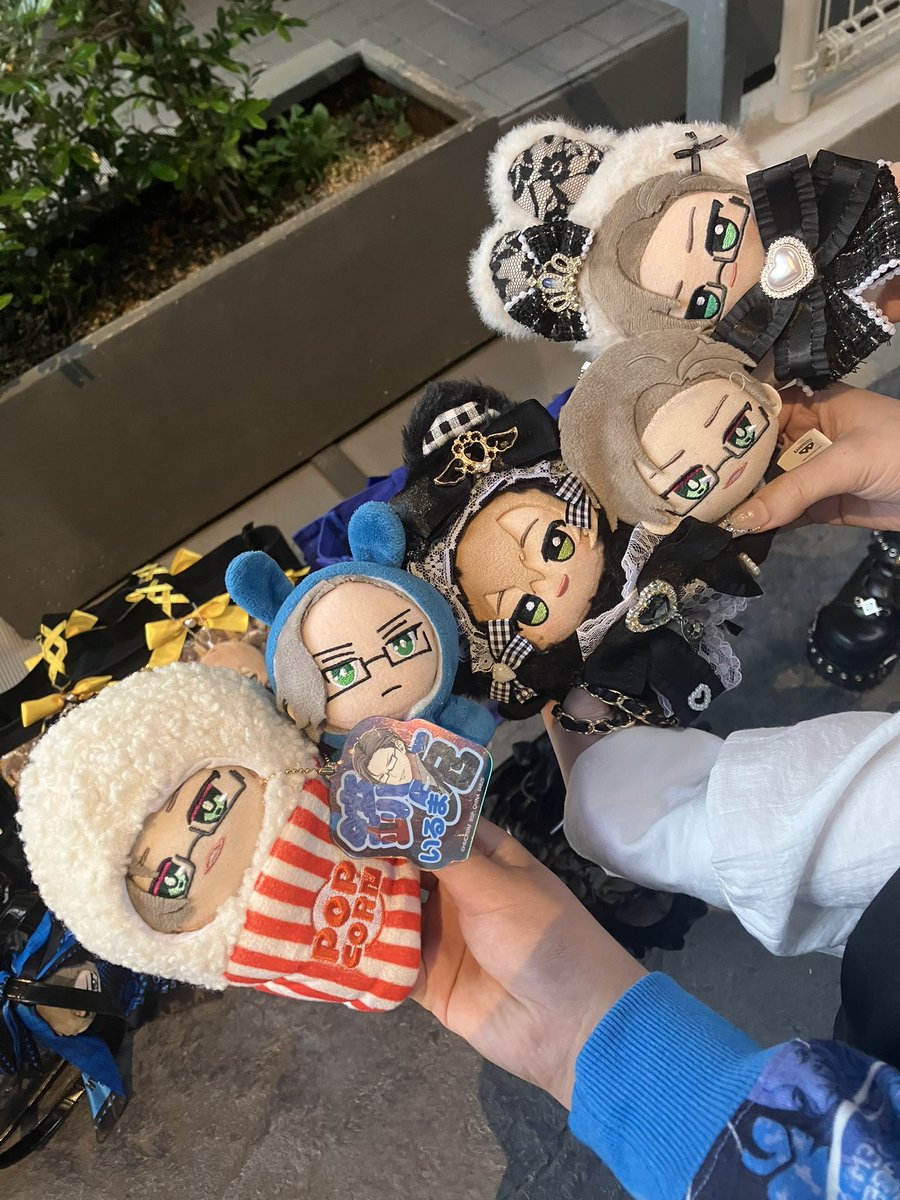Tmk_45Rabbit__'s tweet photo. 青色のうさぎの着ぐるみ着た小さいぬいぐるみ知りませんか、、、
完全なる自業自得なんだけど可愛い写真見てると本当に苦しくて😭 https://t.co/Po298vd8V9