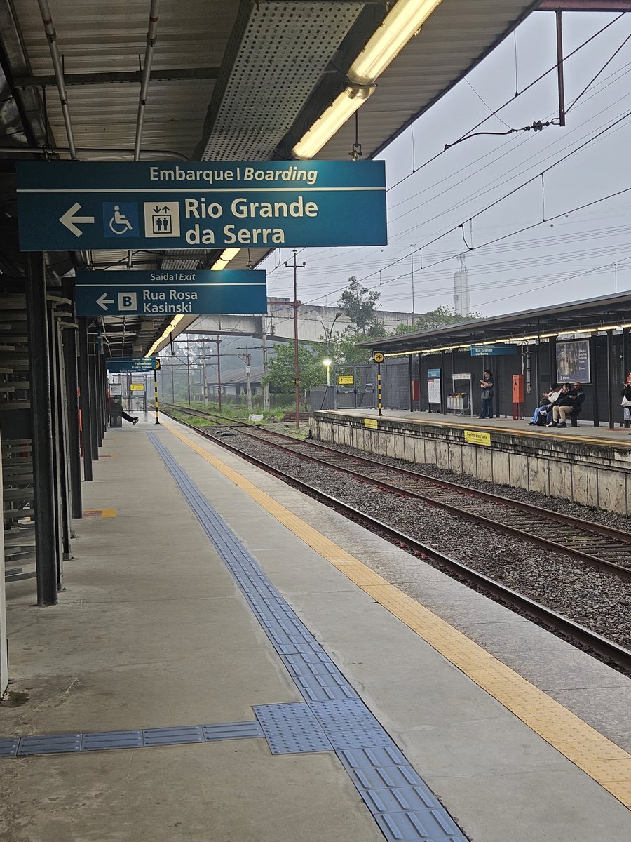 pansextron5000's tweet photo. a estação de capuava numa tarde nublada me matou https://t.co/8WNTldFoah
