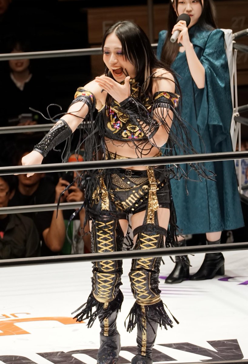 tosi0903's tweet photo. 後楽園 2026/09/29

​悪魔のフェニックス

入場ポーズを決めるナツポイを
たたき落とす沙弥様
高笑いが止まらない

#上谷沙弥 
#STARDOM https://t.co/WZUXq5swhi