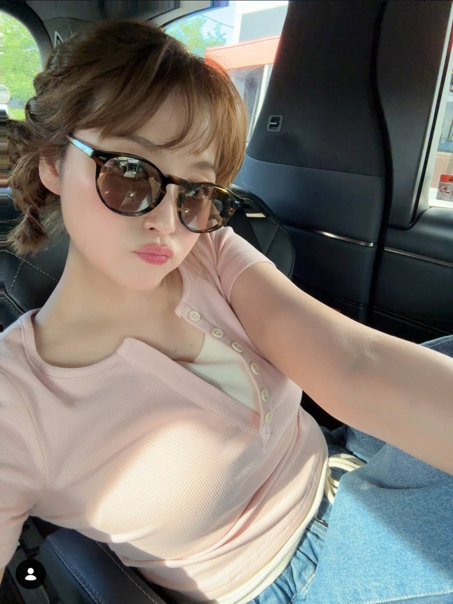 arashisakura's tweet photo. 鈴木奈々さん38歳
美貌もスタイルもエグすぎる https://t.co/JSzeYrN5Wa