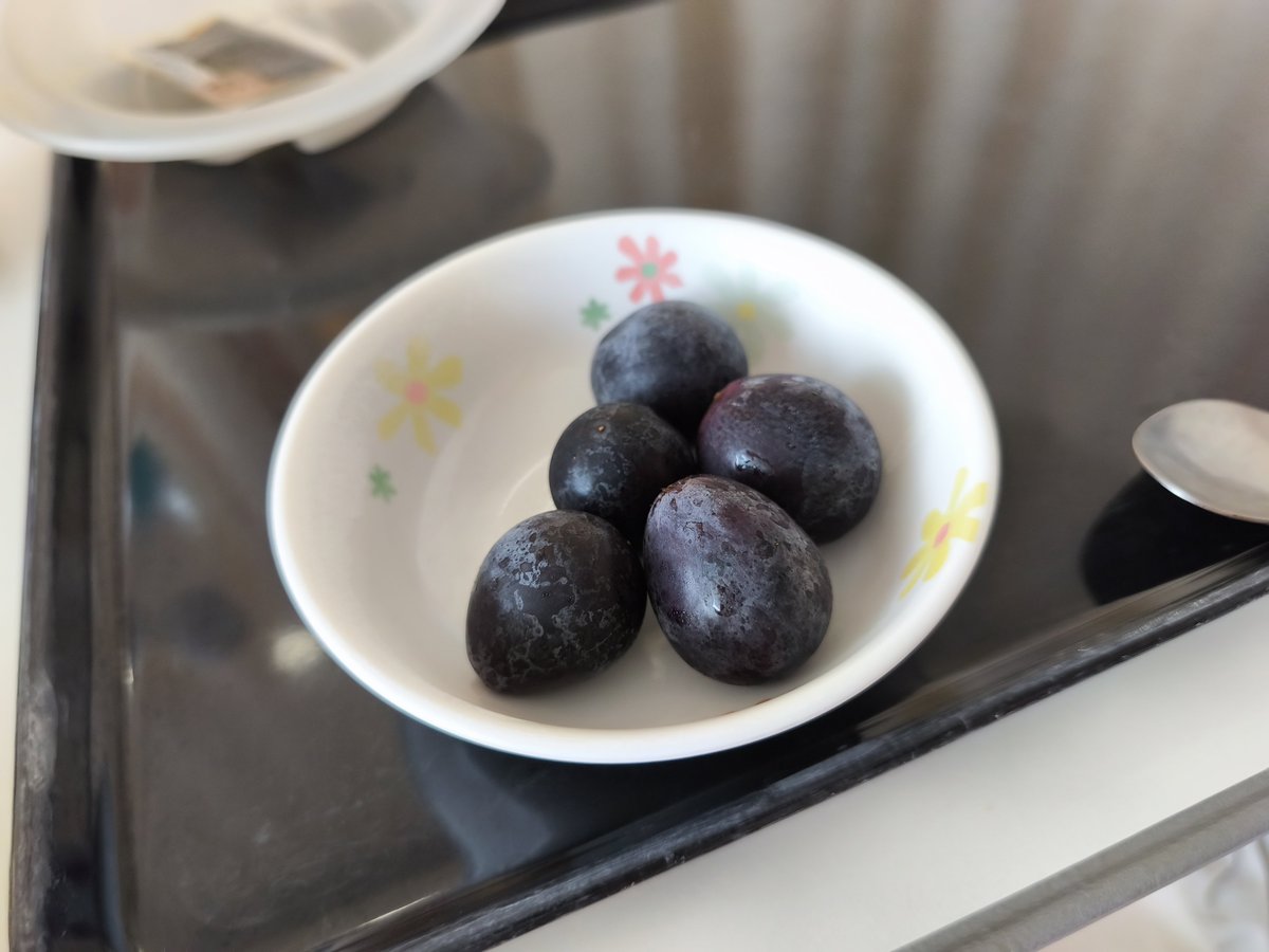 minomushi0102's tweet photo. 51日入院してて始めて葡萄でた https://t.co/LV29pXRZ5t