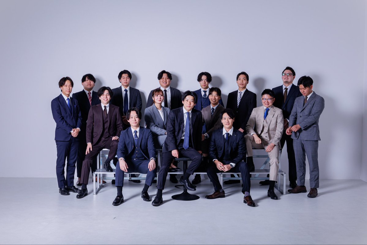 kento_LIFT's tweet photo. 今年の営業採用枠、残りわずかです。

東海：残り1名
関東：残り1名

そして来年は、さらに攻めます。

東海：10名採用
関東：15名採用
さらに、関西エリアも新規スタート。

関西立ち上げメンバーとして、
まずは4名を募集します。

出来上がった会社に入るより、
これからデカくなる会社を一緒に作る方が絶対に面白い。

同年代なら、
東海でもトップクラスにイケイケな会社だと思ってます。

会社も、人も、まだまだこれから。

この波に乗るか。
外か��見るか。

本気で仕事して、
本気で稼いで、
本気で上を目指したい人。

僕らと一緒にデカくなりませんか？🔥

気になる方はDMください。