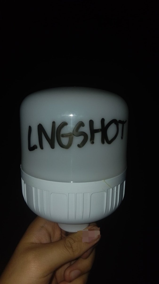 bizzle4shot's tweet photo. ya me llegó el lightstick chicas https://t.co/06ZHIzbtI8